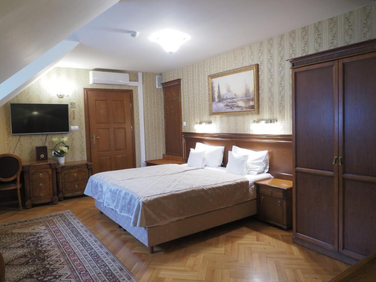 Hotel Sarmata Zespol Dworski Sandoměř Exteriér fotografie
