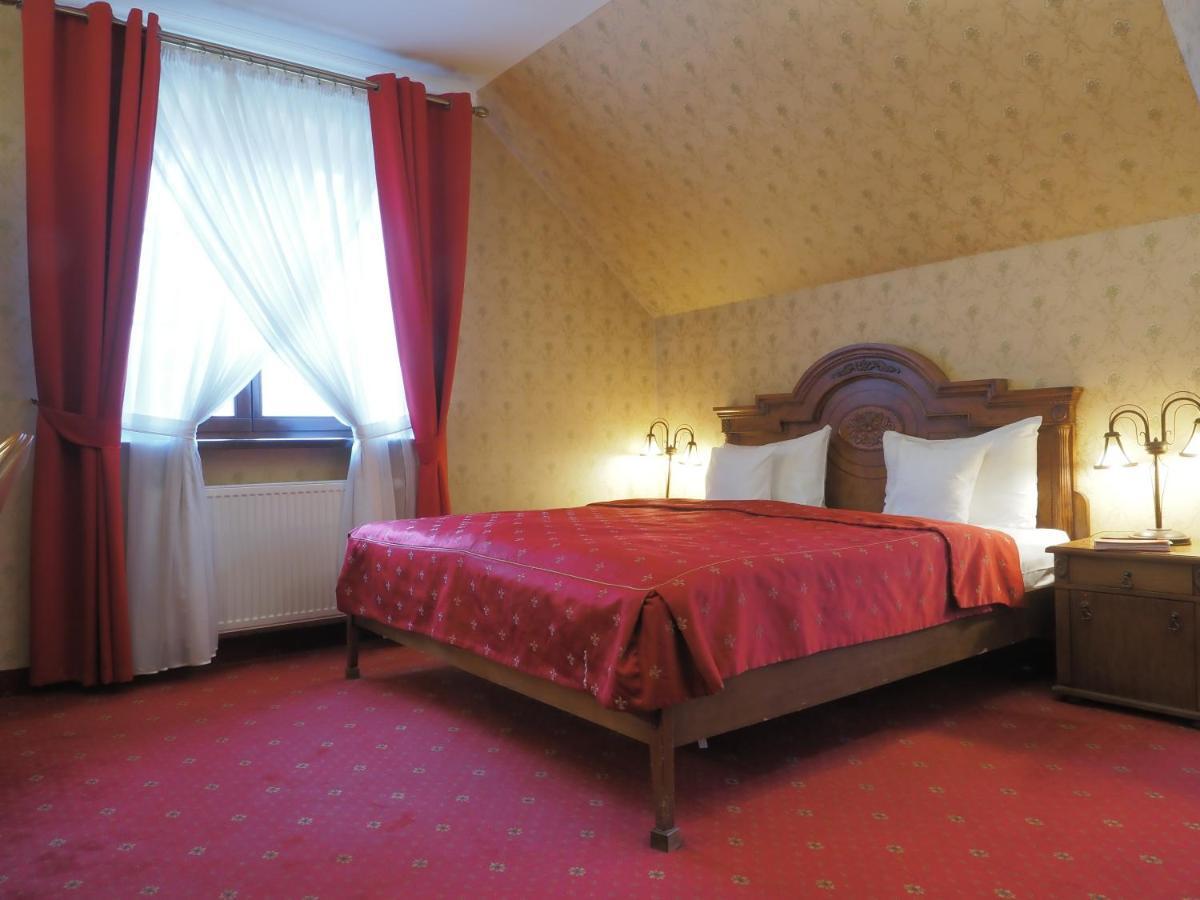 Hotel Sarmata Zespol Dworski Sandoměř Exteriér fotografie