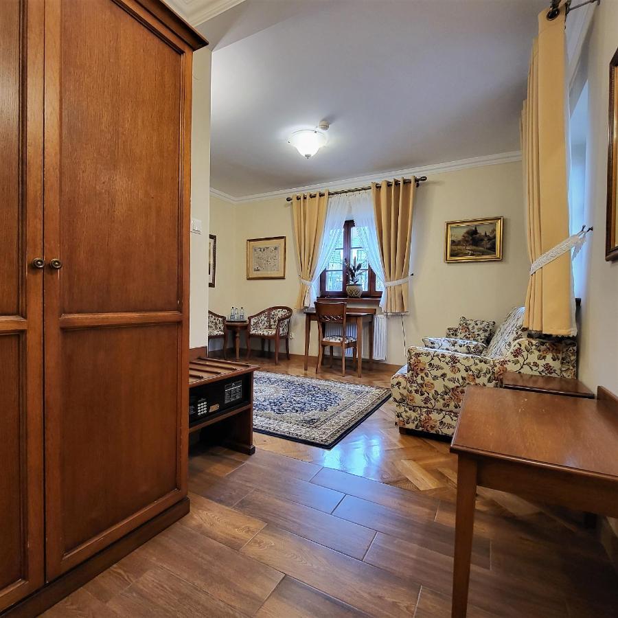 Hotel Sarmata Zespol Dworski Sandoměř Exteriér fotografie