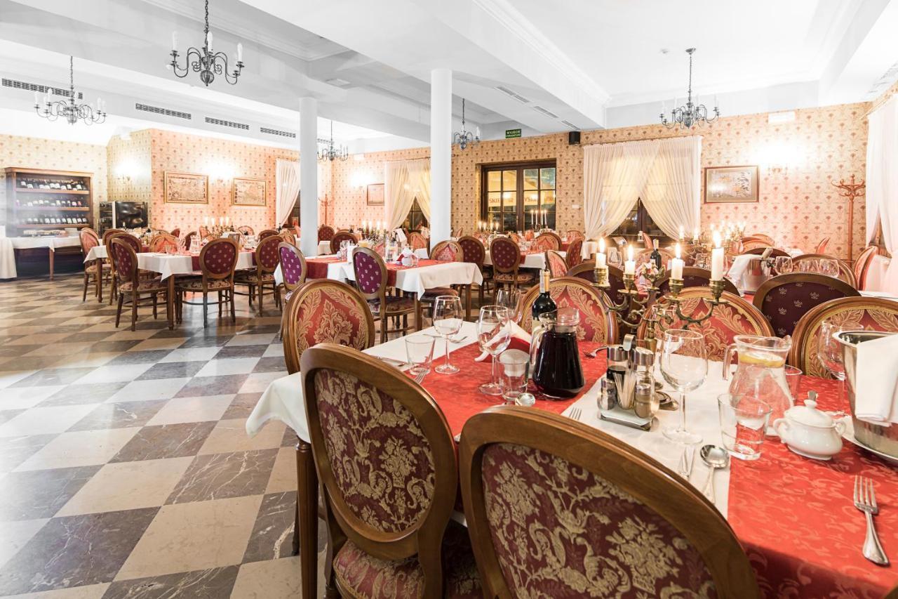 Hotel Sarmata Zespol Dworski Sandoměř Exteriér fotografie